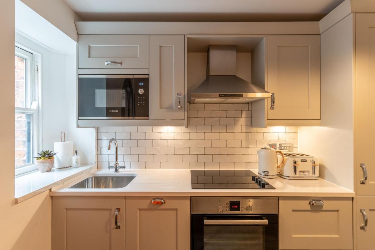 Luxury Chapel Apartment Within City Walls Τσέστερ Εξωτερικό φωτογραφία